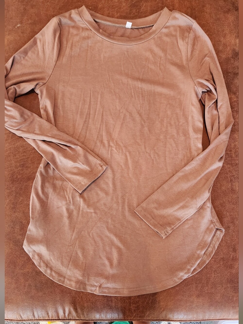 Women's Long-Sleeve Crewneck Top in Camel